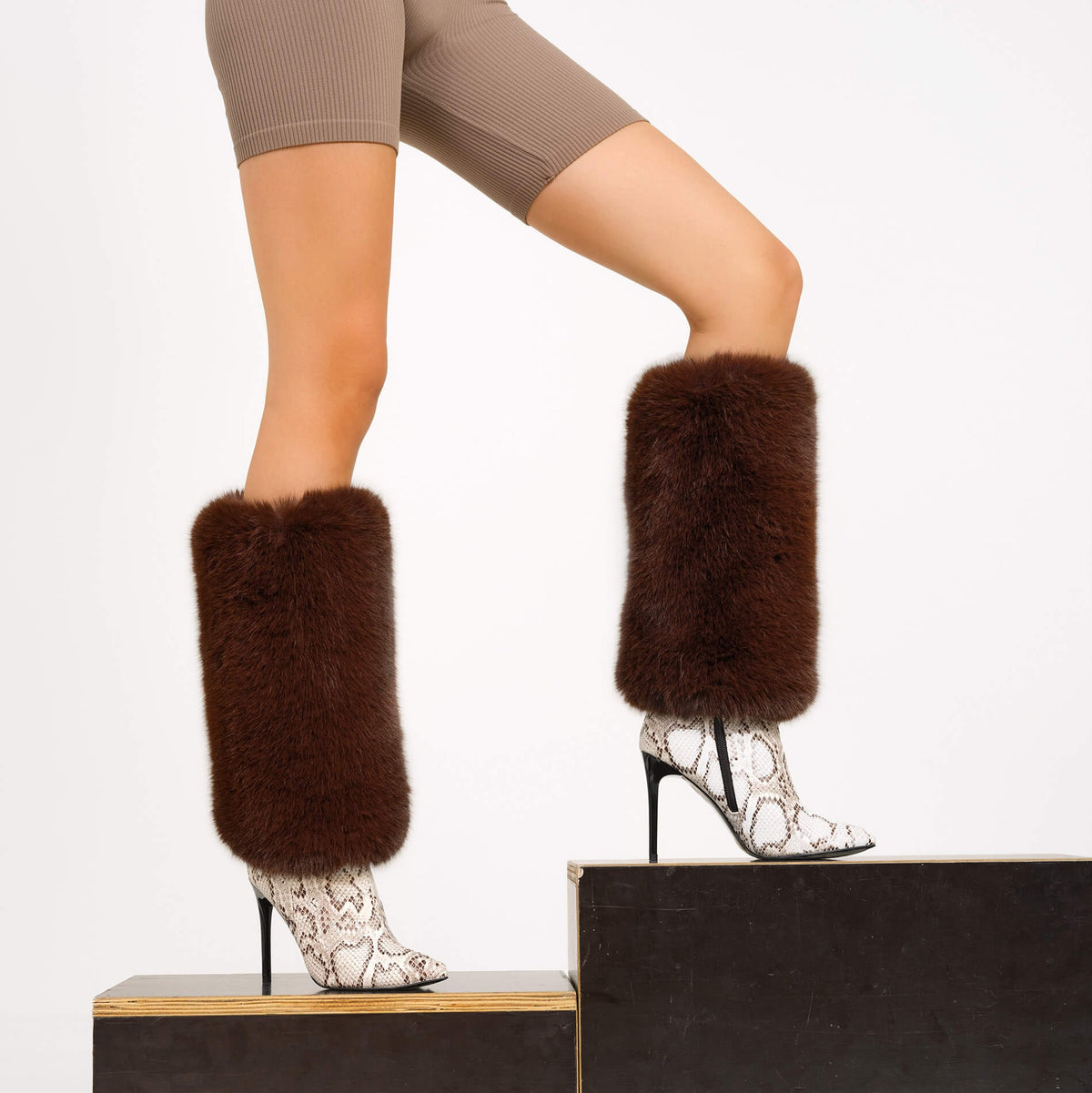 BROWN LEGWARMERS