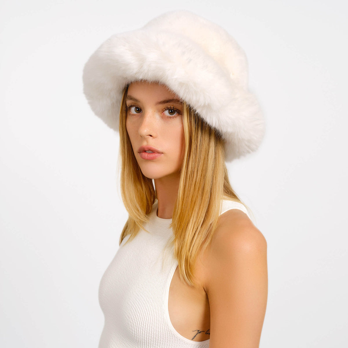 WEISSE BUCKET HAT MÜTZE