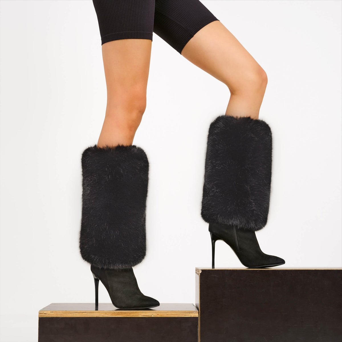 LEGWARMERS AUS KUNSTFELL