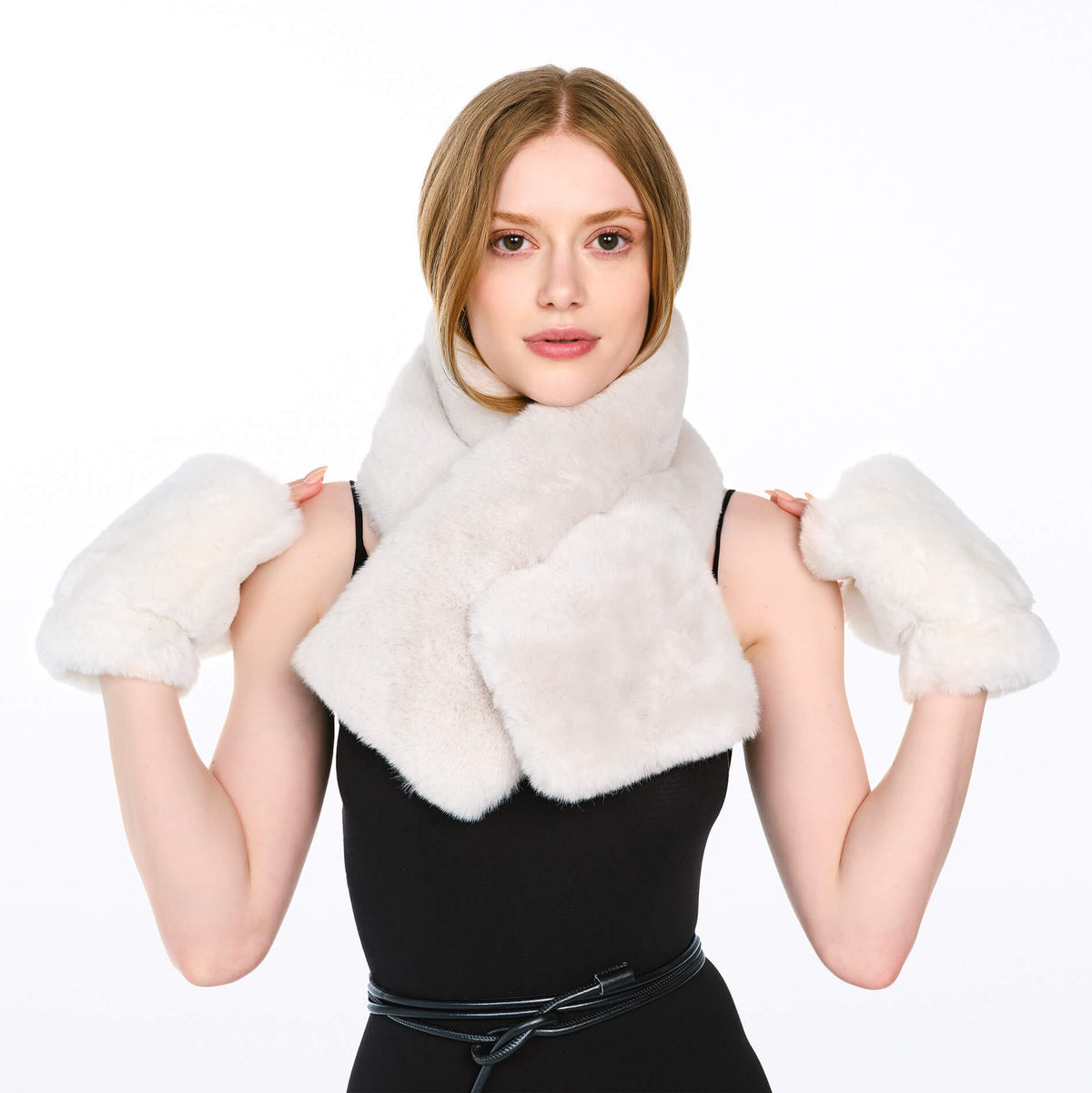 WHITE FAUX FUR SCARF